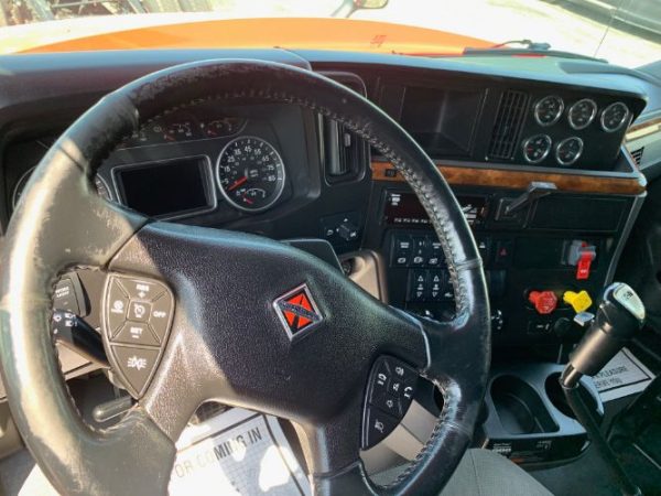 2018 INTERNATIONAL LT 625  RAISED ROOF SLEEPER - Image 7
