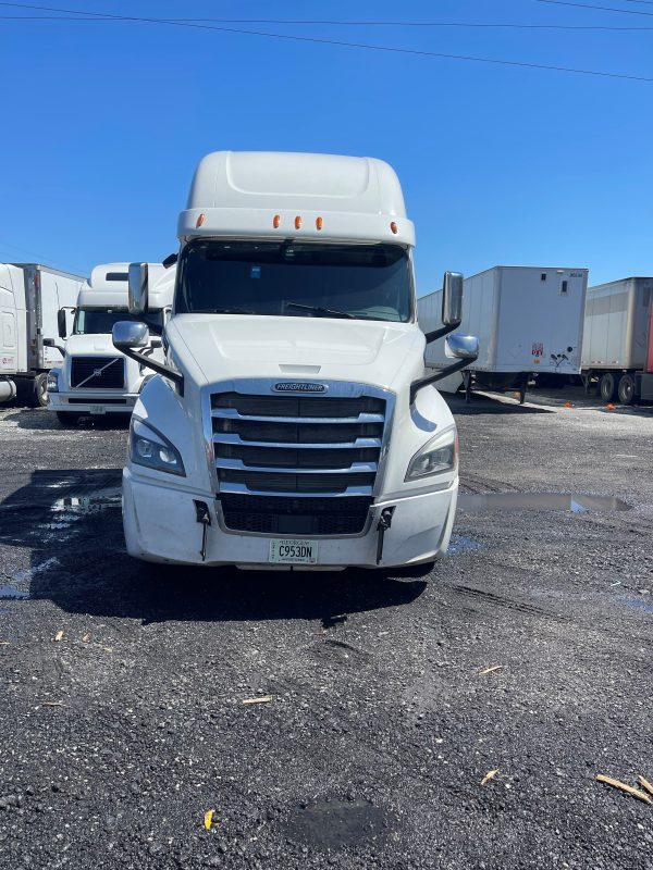 2018 Freightliner Cascadia 126 - Image 2