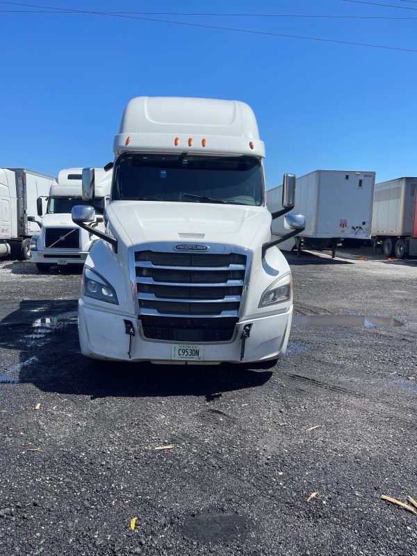 2018 Freightliner Cascadia 126 - Image 2