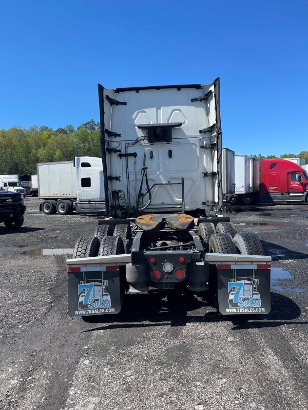 2018 Freightliner Cascadia 126 - Image 3