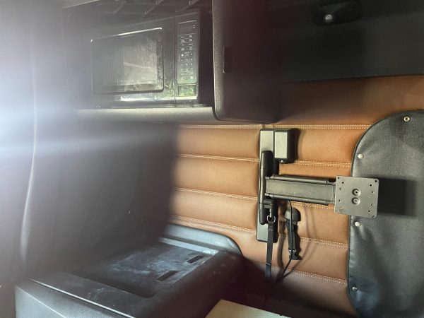 2018 Freightliner Cascadia 126 - Image 6