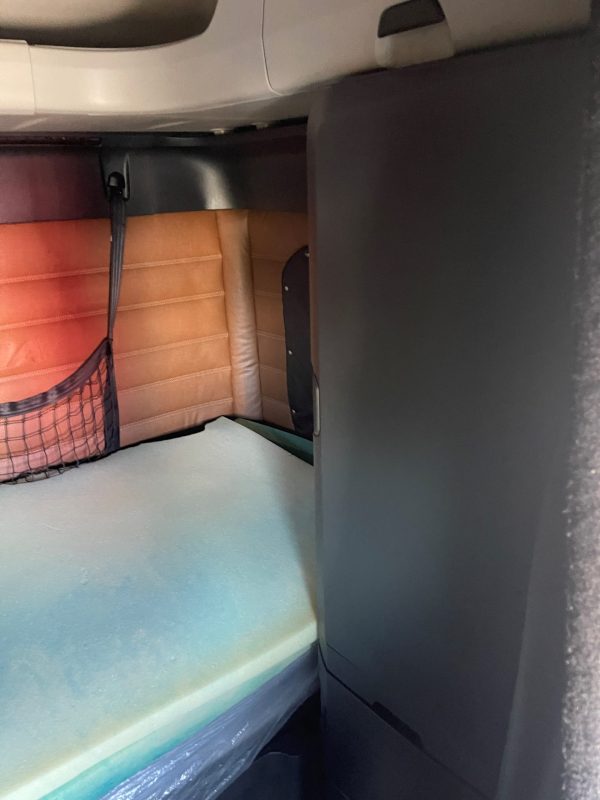 2018 Freightliner Cascadia 126 - Image 7
