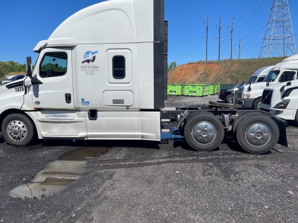 2018 Freightliner Cascadia 126 - Image 9