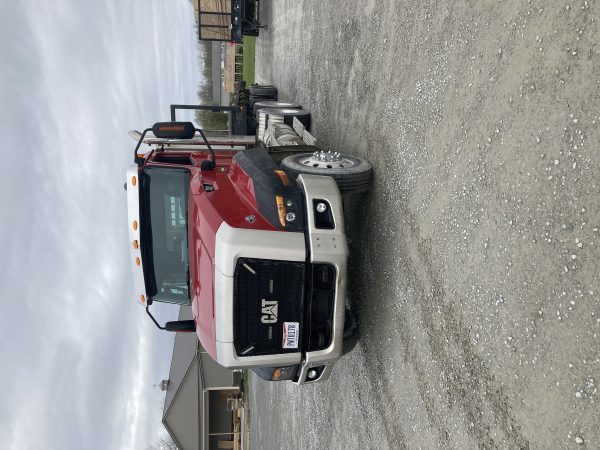 2013 Caterpillar CT660 - Image 3