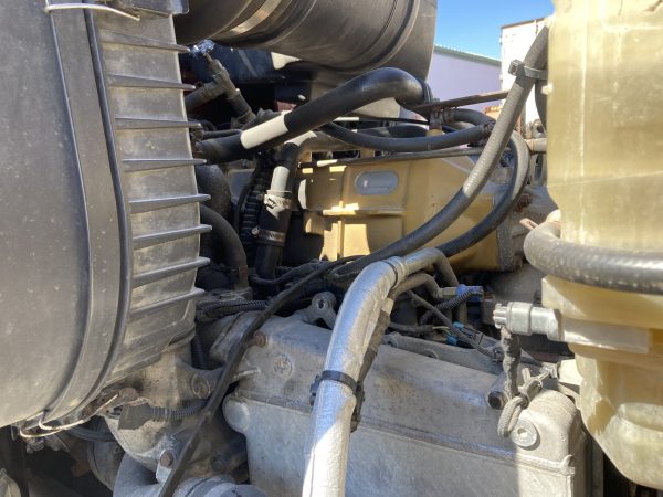 2013 Caterpillar CT660 - Image 9