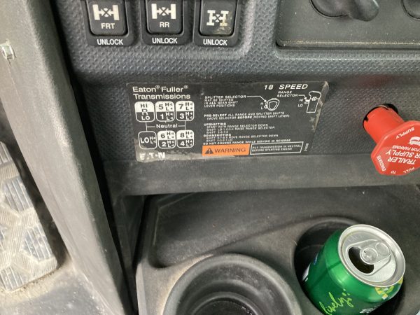 2013 Caterpillar CT660 - Image 12