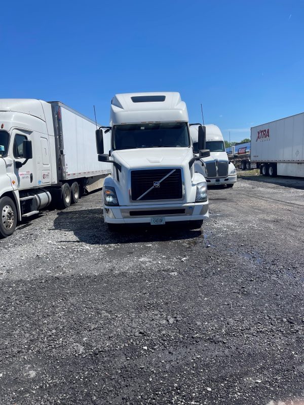 2017 Volvo VNL64T780 - Image 2