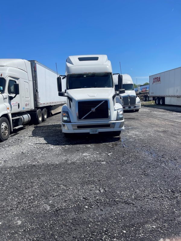 2017 Volvo VNL64T780 - Image 2