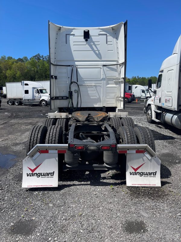 2017 Volvo VNL64T780 - Image 10