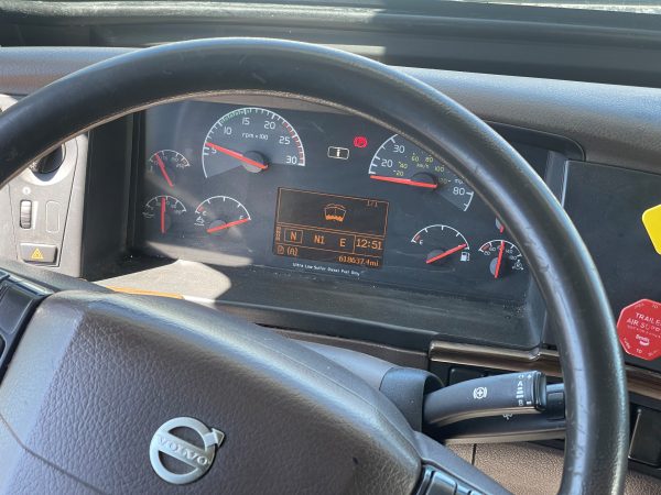 2017 Volvo VNL64T780 - Image 3