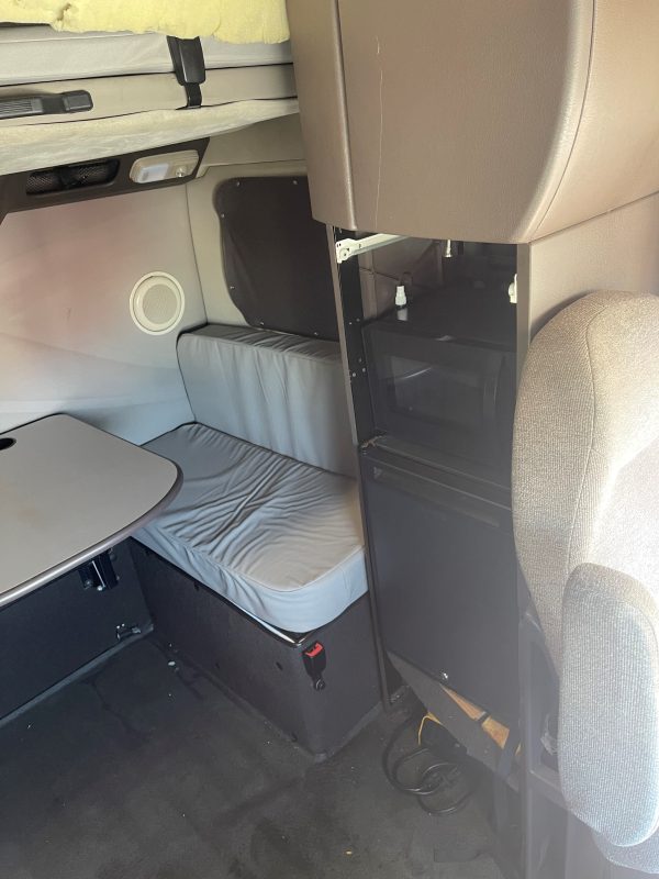 2017 Volvo VNL64T780 - Image 4