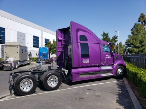 2020 WESTERN STAR 5700XE 72′ DOUBLE BUNK SLEEPER - Image 3