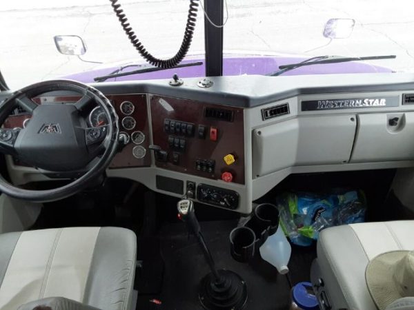 2020 WESTERN STAR 5700XE 72′ DOUBLE BUNK SLEEPER - Image 4