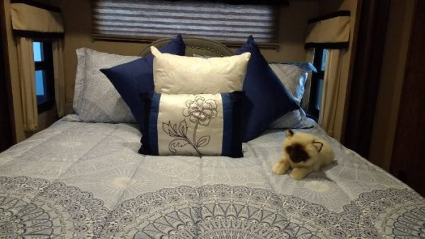2016 GRAND DESIGN SOLITUDE  375RE W/ 5 SLIDES - Image 5