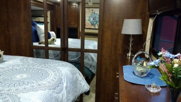 2016 GRAND DESIGN SOLITUDE  375RE W/ 5 SLIDES - Image 9