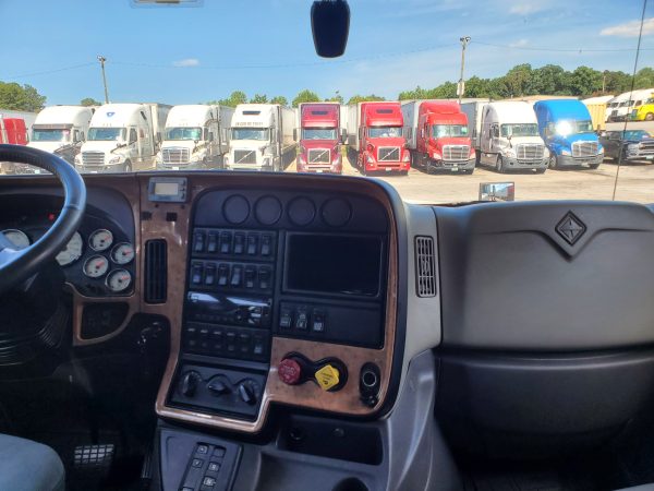 2017 International Prostar - Image 6