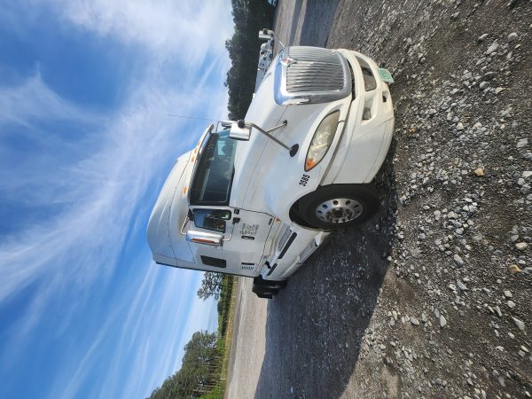 2017 International Prostar - Image 2
