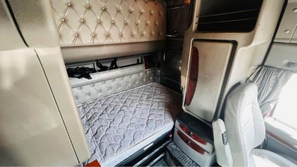 2009 KENWORTH T2000 DOUBLE BUNK SLEEPER - Image 8