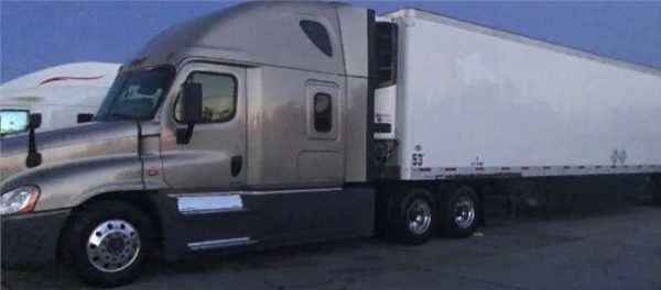 2017 FREIGHTLINER CASCADIA 125 - Image 4