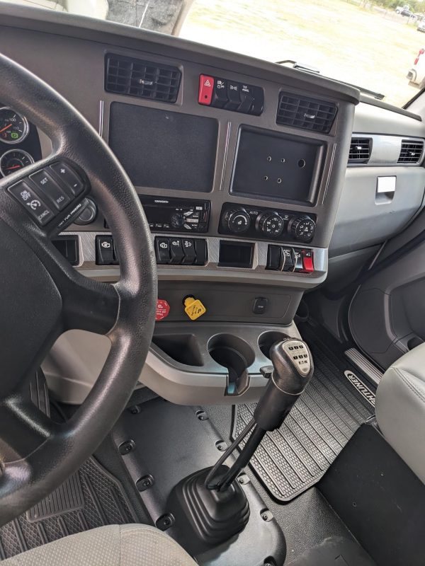 2018 Kenworth T680 - Image 4