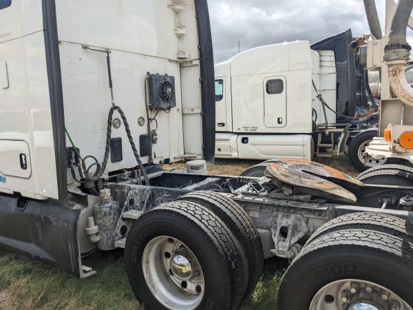 2018 Kenworth T680 - Image 7