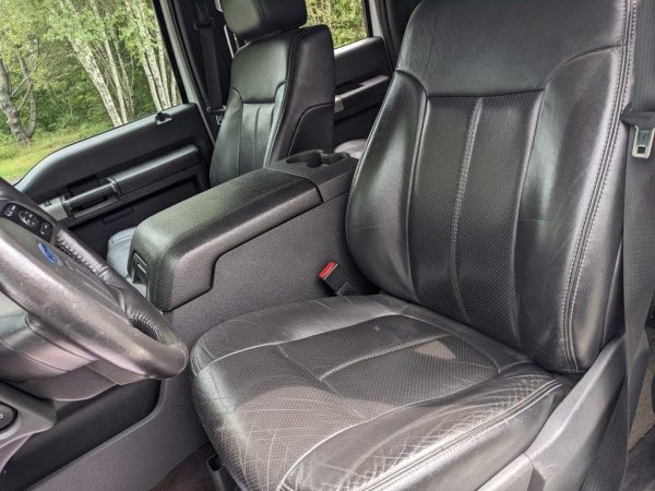 2013 Ford F550 SD Lariat - Image 13