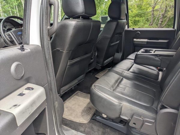 2013 Ford F550 SD Lariat - Image 15