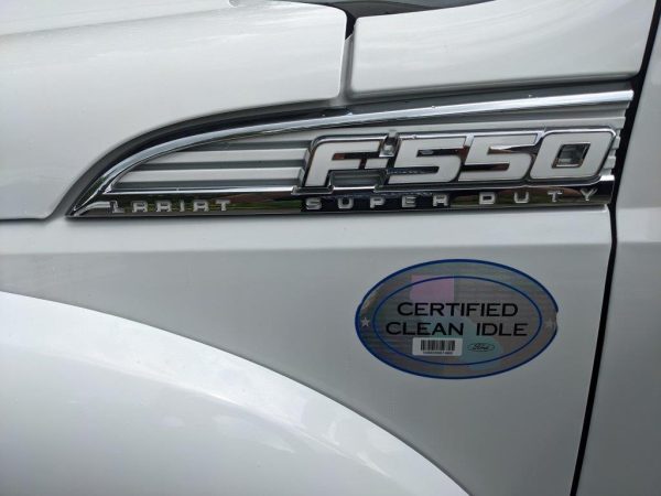2013 Ford F550 SD Lariat - Image 17