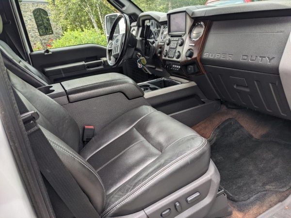 2013 Ford F550 SD Lariat - Image 20