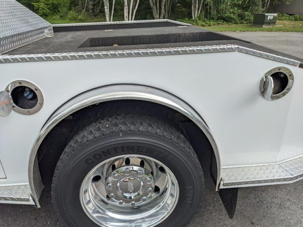 2013 Ford F550 SD Lariat - Image 24