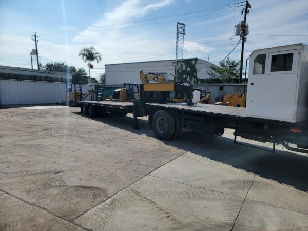 2005 Mitsubishi Fuso with, 2005 Hooper Equipment Trailer, 10 Ton, Gooseneck, and 2006 PJ Dump  Hurricane Clean Up Trailer, 10 Ton, Gooseneck - Image 3