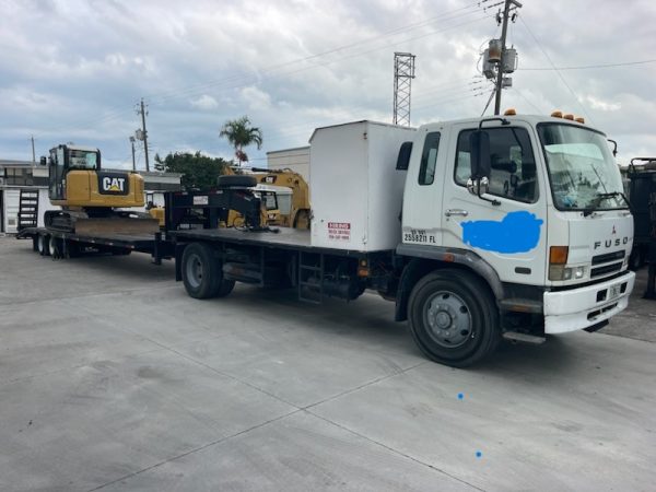 2007 Mitsubishi FM 330 with, 2022 Hooper Equipment Trailer, 22.5 Ton, Gooseneck and 2006 PJ Dump Hurricane Clean Up Trailer, 10 Ton, Gooseneck. - Image 2
