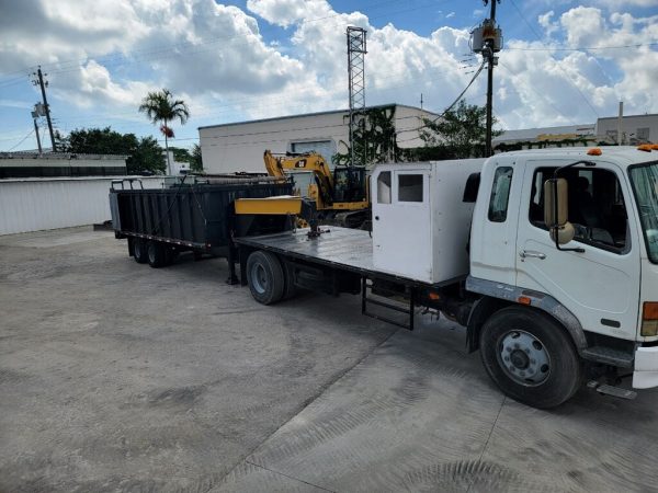 2005 Mitsubishi Fuso with, 2005 Hooper Equipment Trailer, 10 Ton, Gooseneck, and 2006 PJ Dump  Hurricane Clean Up Trailer, 10 Ton, Gooseneck - Image 5