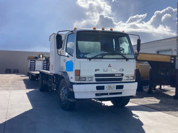 2007 Mitsubishi FM 330 with, 2022 Hooper Equipment Trailer, 22.5 Ton, Gooseneck and 2006 PJ Dump Hurricane Clean Up Trailer, 10 Ton, Gooseneck. - Image 6
