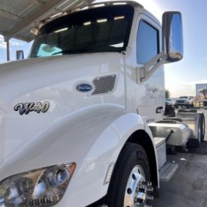 2015 PETERBILT 579 DAY CAB