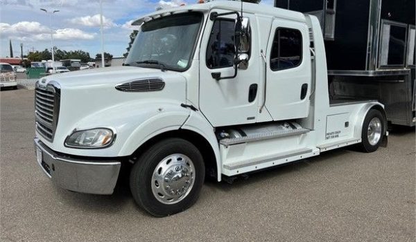 2012 Freightliner Business Class M2 112- 2L Conversion Sports Chassis - Image 2