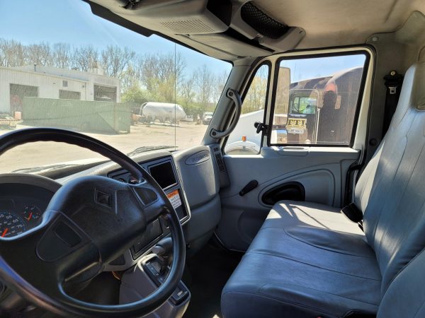 2007 International DuraStar 4300 - Image 2