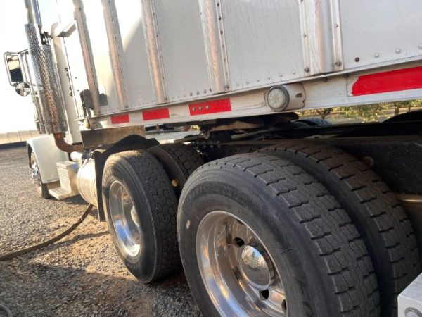 2013 PETERBILT 388 DAY CAB - Image 5