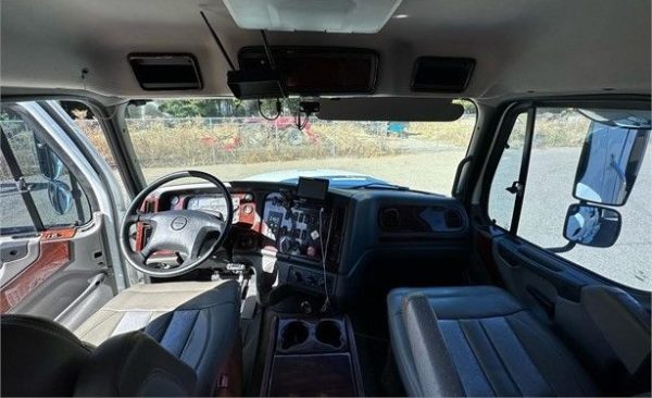 2012 Freightliner Business Class M2 112- 2L Conversion Sports Chassis - Image 6