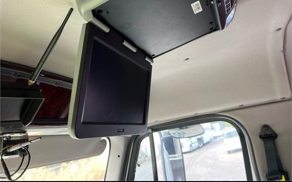 2012 Freightliner Business Class M2 112- 2L Conversion Sports Chassis - Image 8