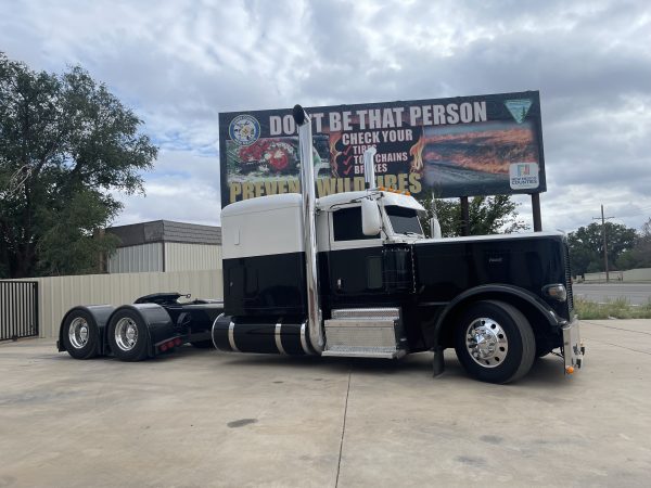 2014 Peterbilt 389 - Image 4