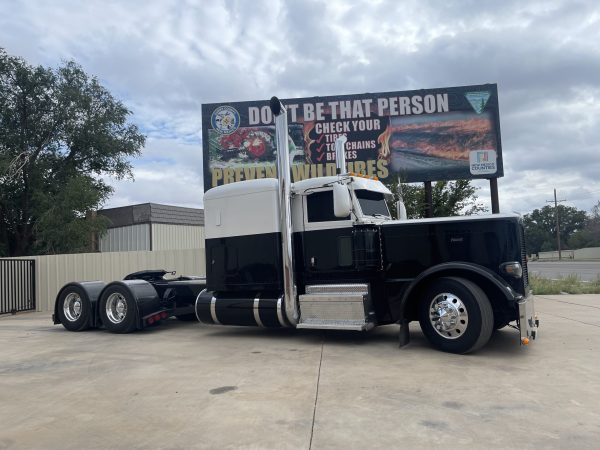 2014 Peterbilt 389 - Image 4