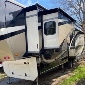 2018 HEARTLAND LANDMARK 365 OSHKOSH