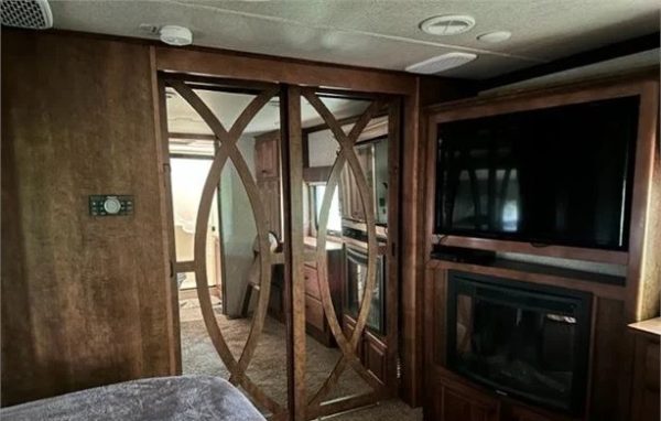 2018 HEARTLAND LANDMARK 365 OSHKOSH - Image 10
