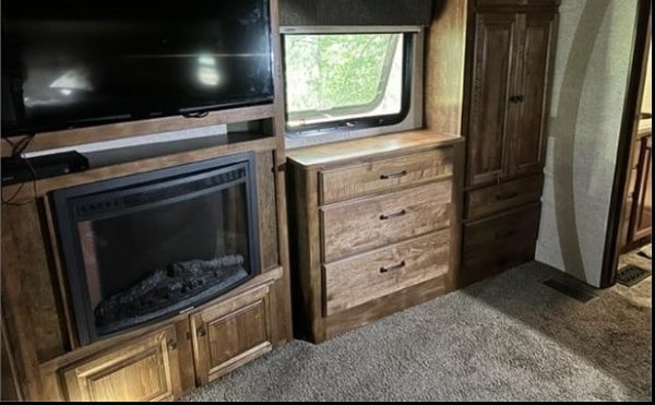2018 HEARTLAND LANDMARK 365 OSHKOSH - Image 11