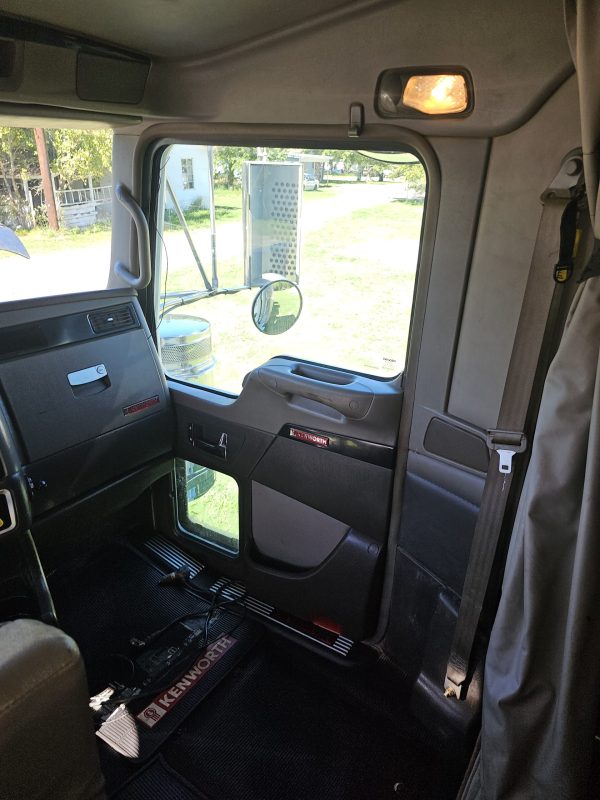 2014 Kenworth W900 - Image 6