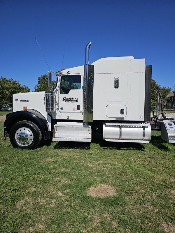 2014 Kenworth W900 - Image 11