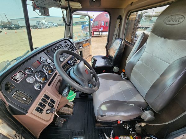 2010 Peterbilt 367 - Image 4