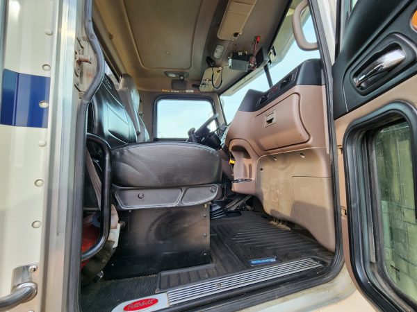 2010 Peterbilt 367 - Image 6