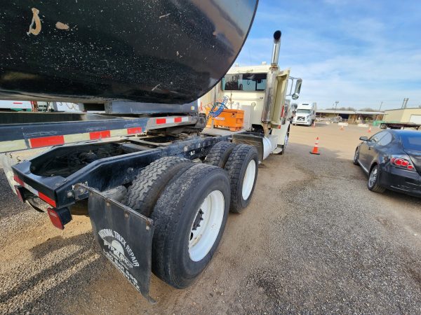 2010 Peterbilt 367 - Image 9